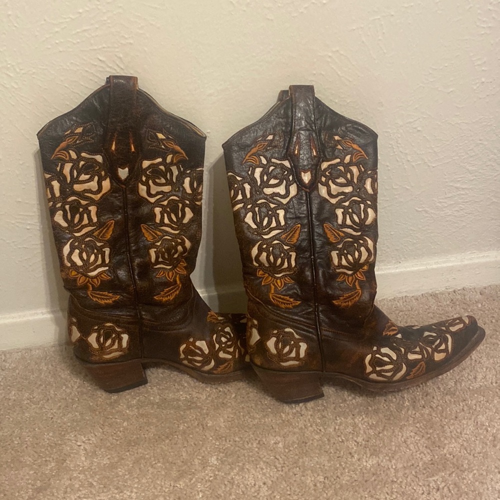 Corral floral boots